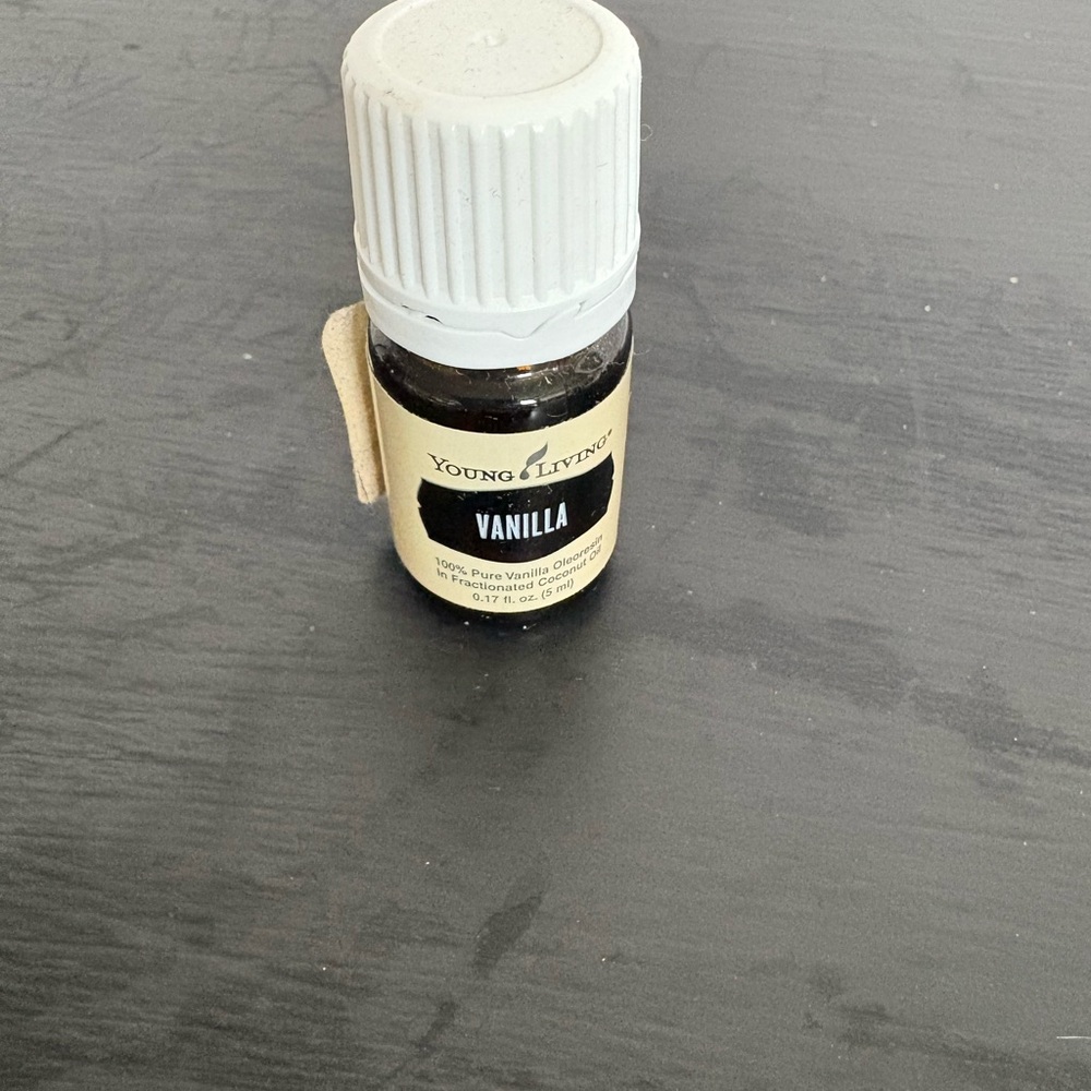 Young Living Vanilla Oil with Cream Label